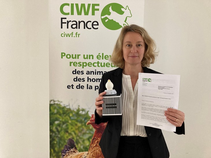 Remise de la pétition “Macron ne soyez pas une poule mouillée”